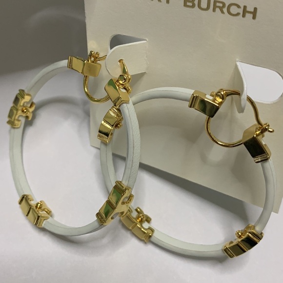 Tory Burch white leather sheriff T hoop earrings - Picture 4 of 7